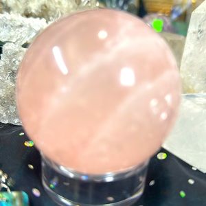 Rose quartz sphere 318 g 60mm